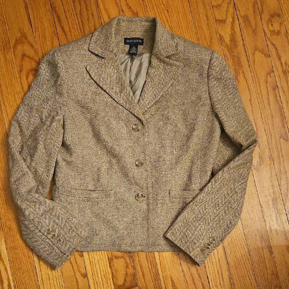 Ann Taylor Herringbone Tan Blazer Size 6   Three Button Wool & Silk